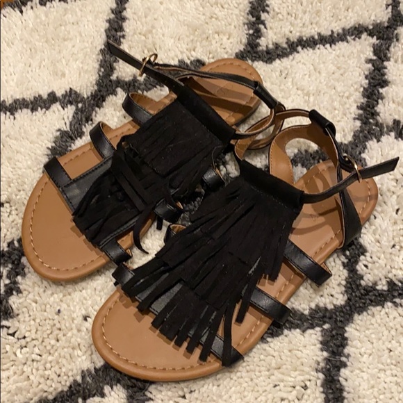Women’s Size 7 Fringe sandals - Picture 1 of 6